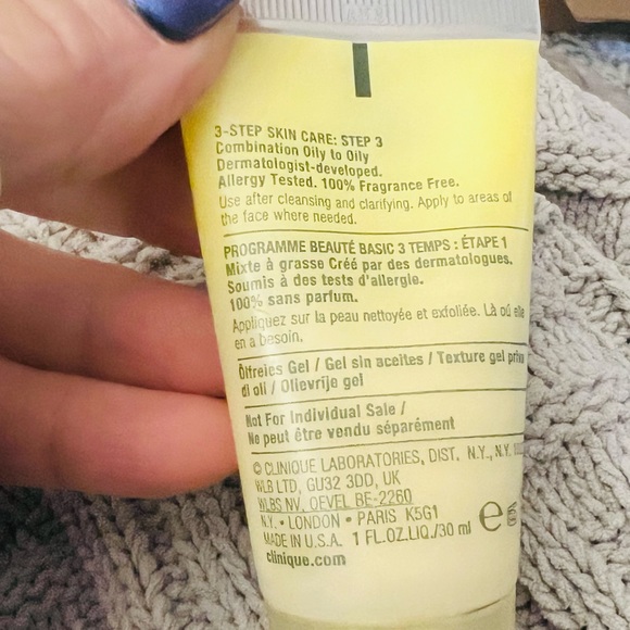 Clinique Dramatically Different Moisturizing Gel Oil Free Travel Size - Picture 7 of 8